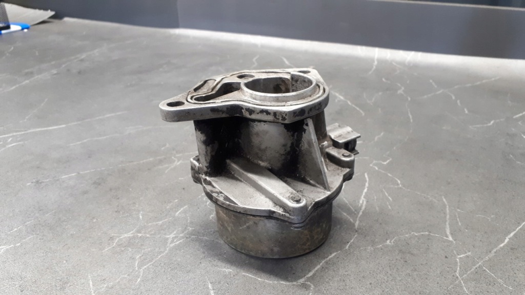 Купити 8200113585 насос вакуум kangoo 1.5 dci