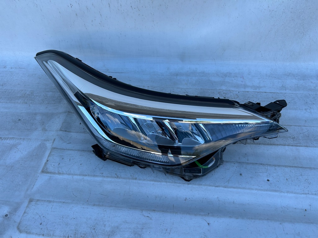 фото №1, Toyota chr ch-r лампа правая led 81110-f4180-00 оригинал europa