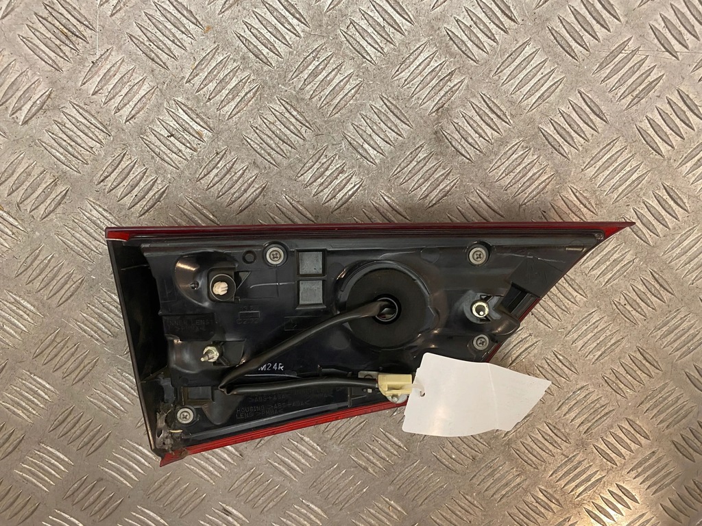 фото №8, Mitsubishi outlander 2018 правая сторона лампы задний крышки багажника w2558