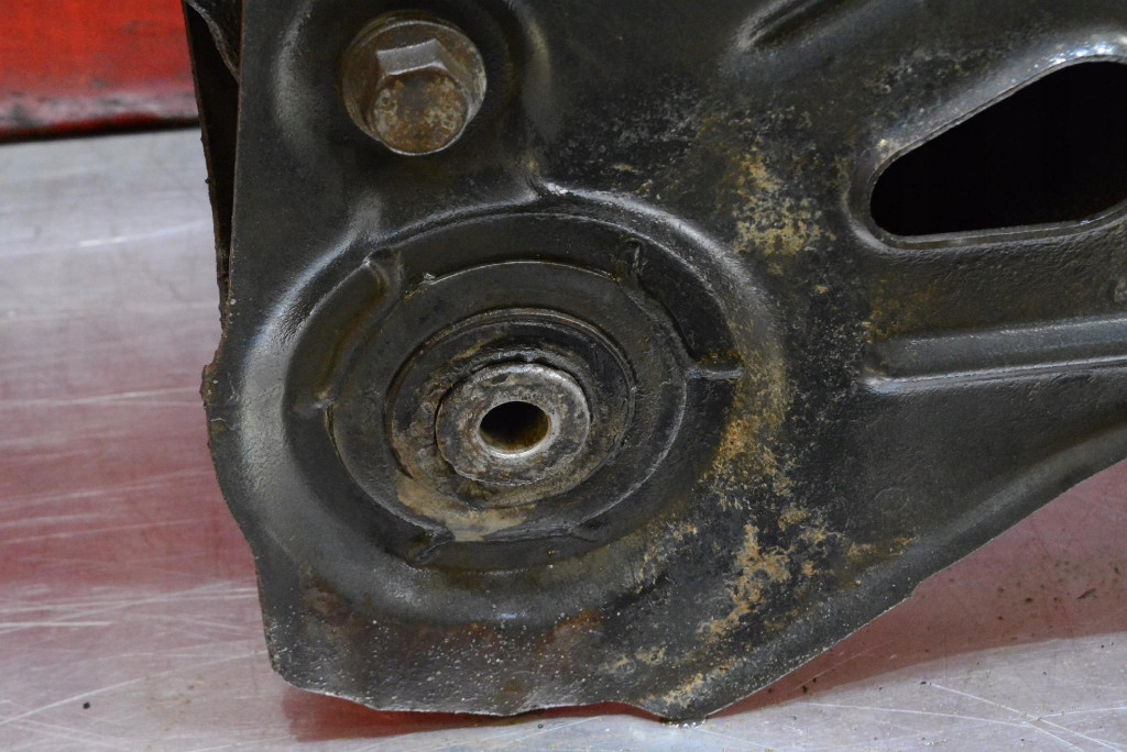 Підрамник балка підрамник підрамник перед renault trafic 2 2.0 dci 115 km рестайлінг  06-15 в Україні