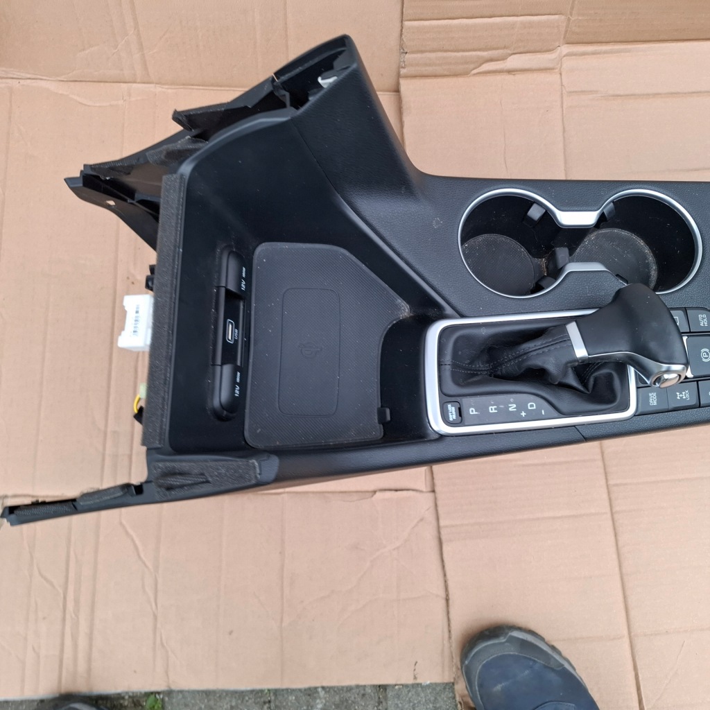 фото №11, Kia sportage iv 4 lift 18-21 тунель середній панель czerwona nic зарядний пристрій