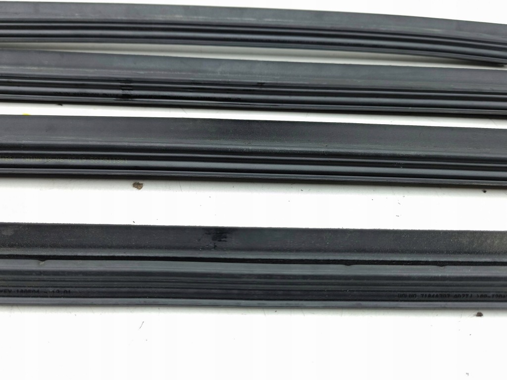 фото №10, Volvo s90, v90 2018 прокладка стекло дверь передних 31848303