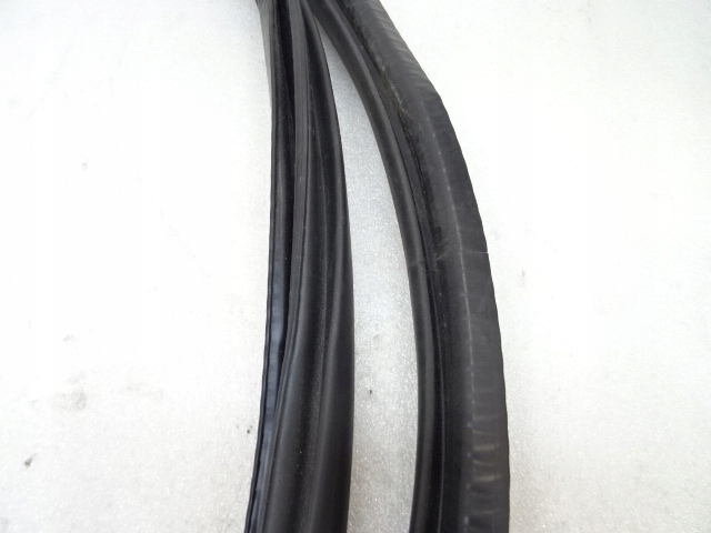 фото №5, Citroen ds7 левая прокладка дверь передних перед