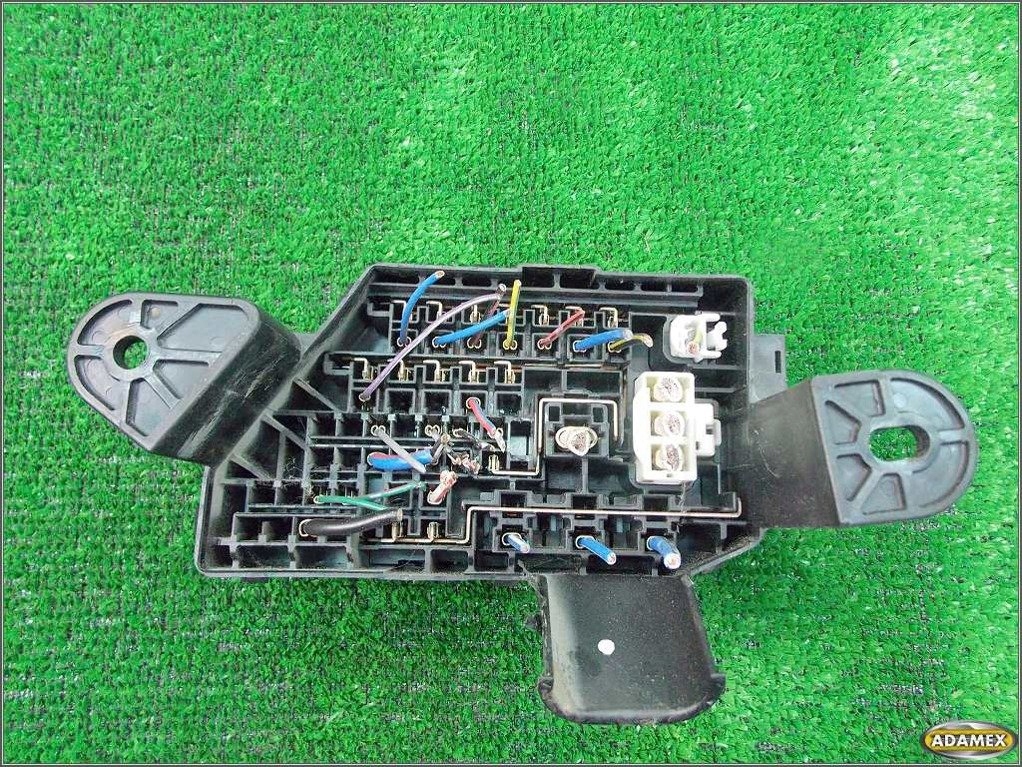 фото №4, Toyota hiace iv 2.4d 00r - коробка предохранителей