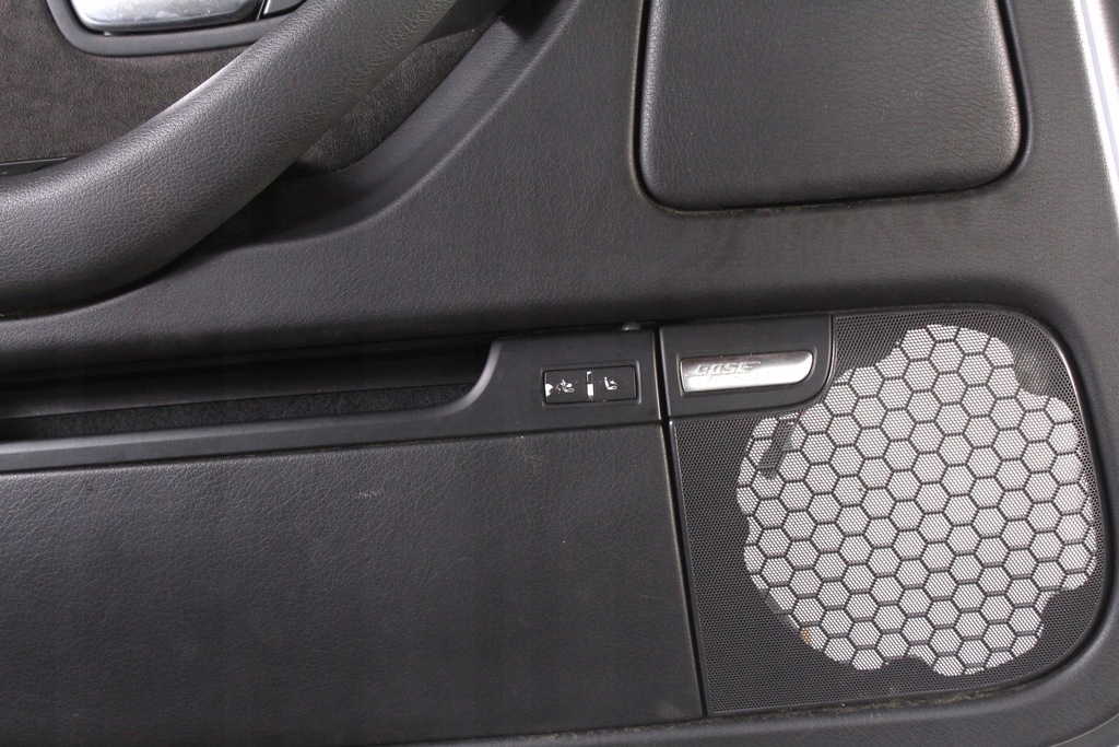 фото №8, Обивка дверь задняя левый audi a8 d3 06r long