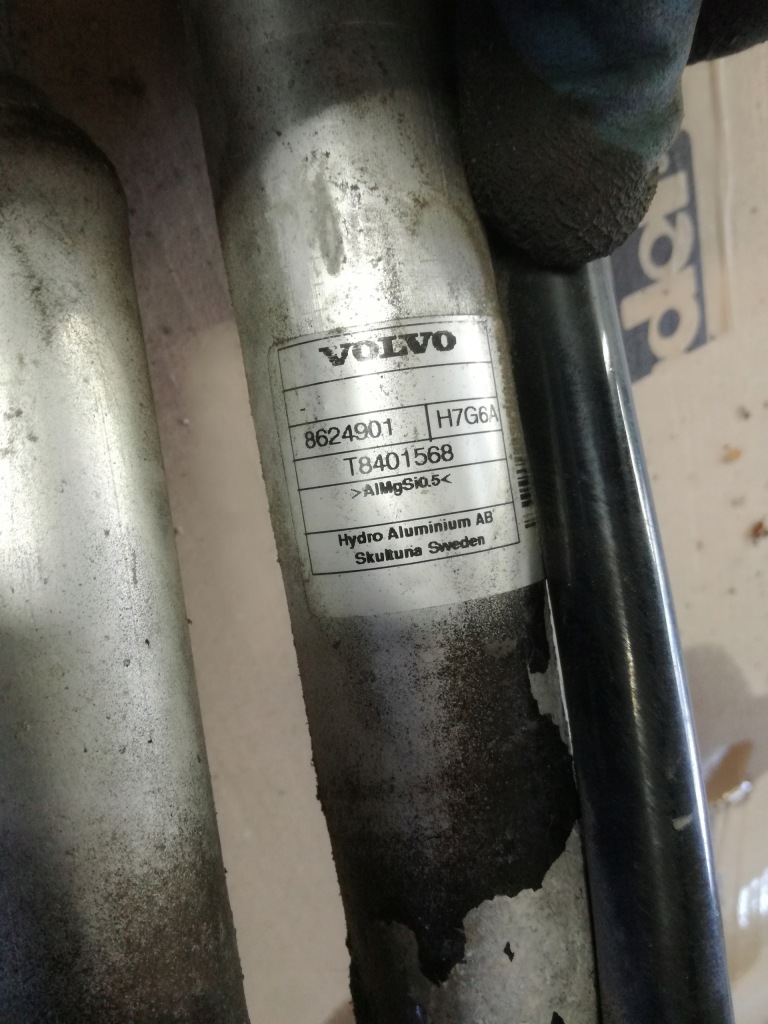 Volvo xc90 1 2002 - 2014 год заливная горловина топливной  8624901 Доставка