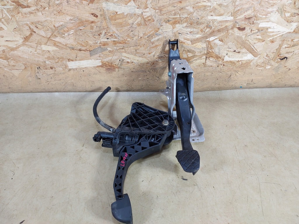 фото №1, Leon ii педаль сцепления тормоза 1k1721059bs