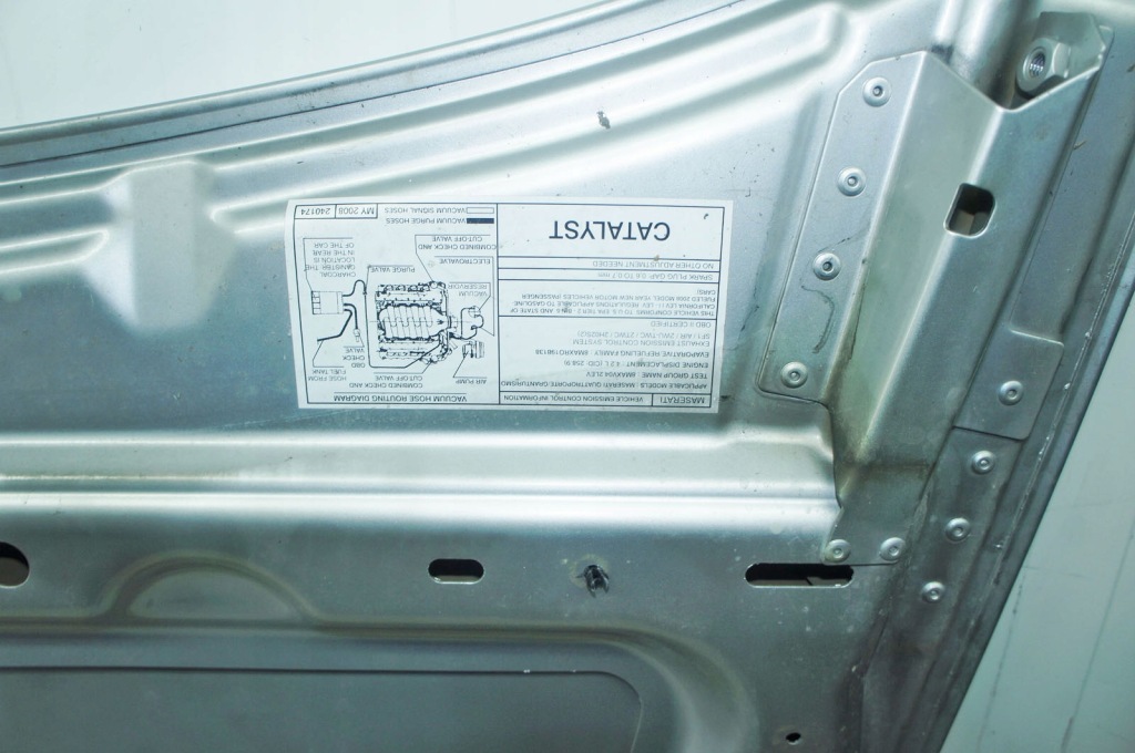 Купити Ip090 maserati quattroporte v капот grigio touring