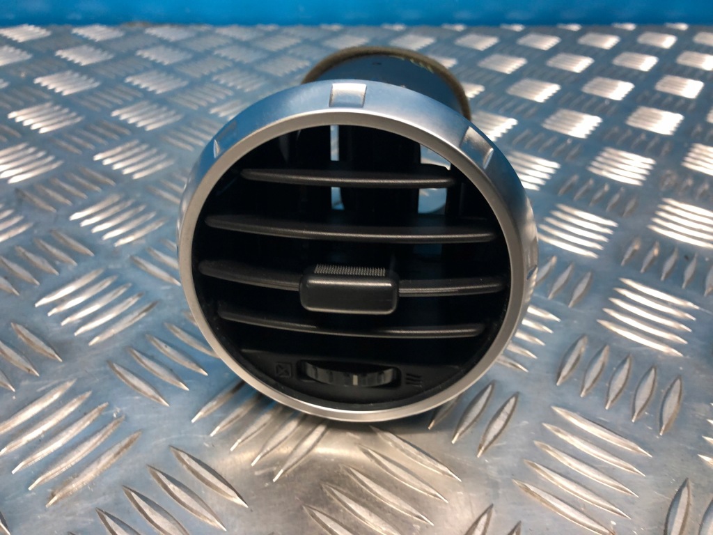 Купити Ford freestyle правий решітка обдув