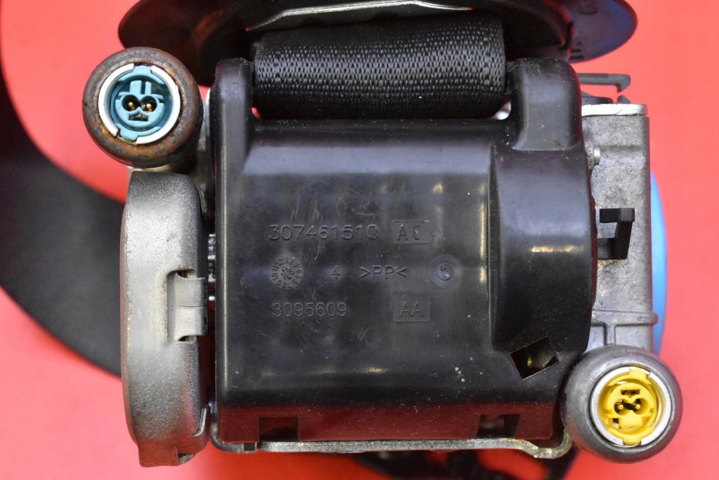 Купити Ремінь безпеки правий перед натягувач 2516336-aa tesla model x 90d 15-21