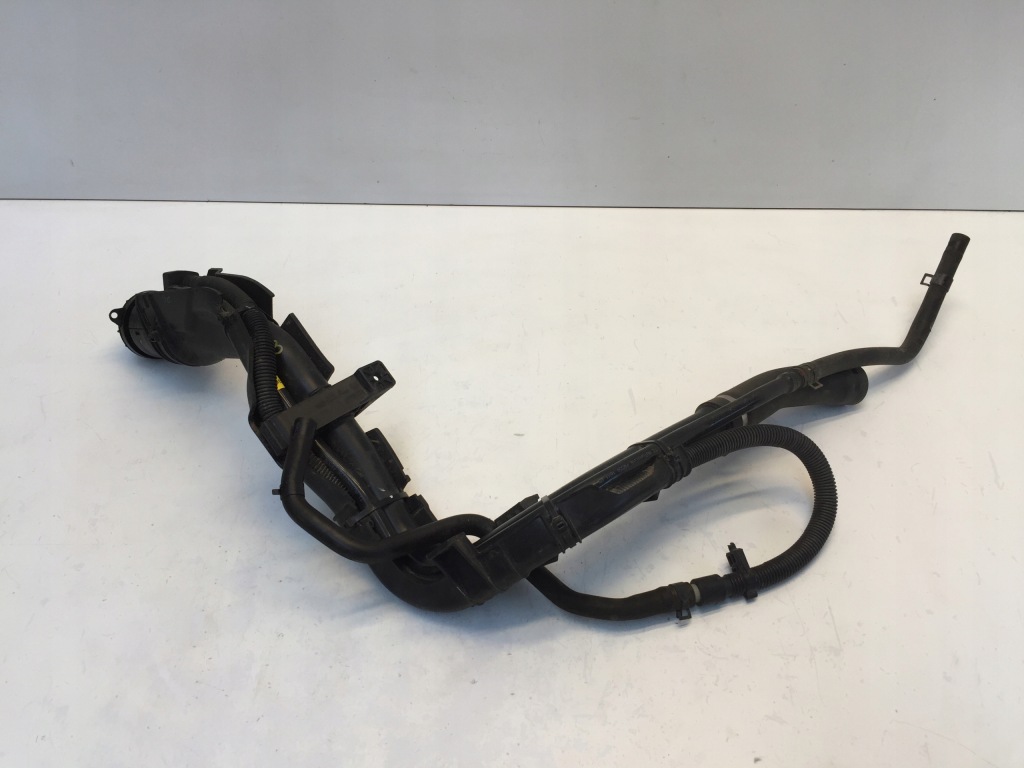 фото №1, Hyundai i20 iii 1.0 t-gd 2022 заливная горловина труба топлива do бака 31030q0000