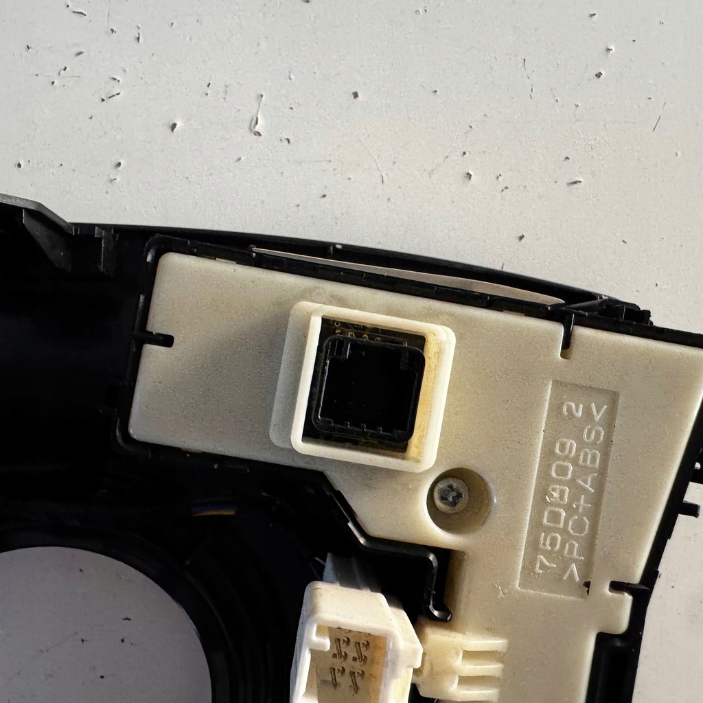 фото №10, Toyota prius xw30 2011 середина кнопка світла аварійних 75d8092