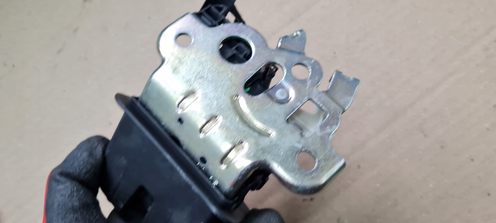 фото №7, S3 8v sedan a3 замок крышки багажника задняя 4h0827505a