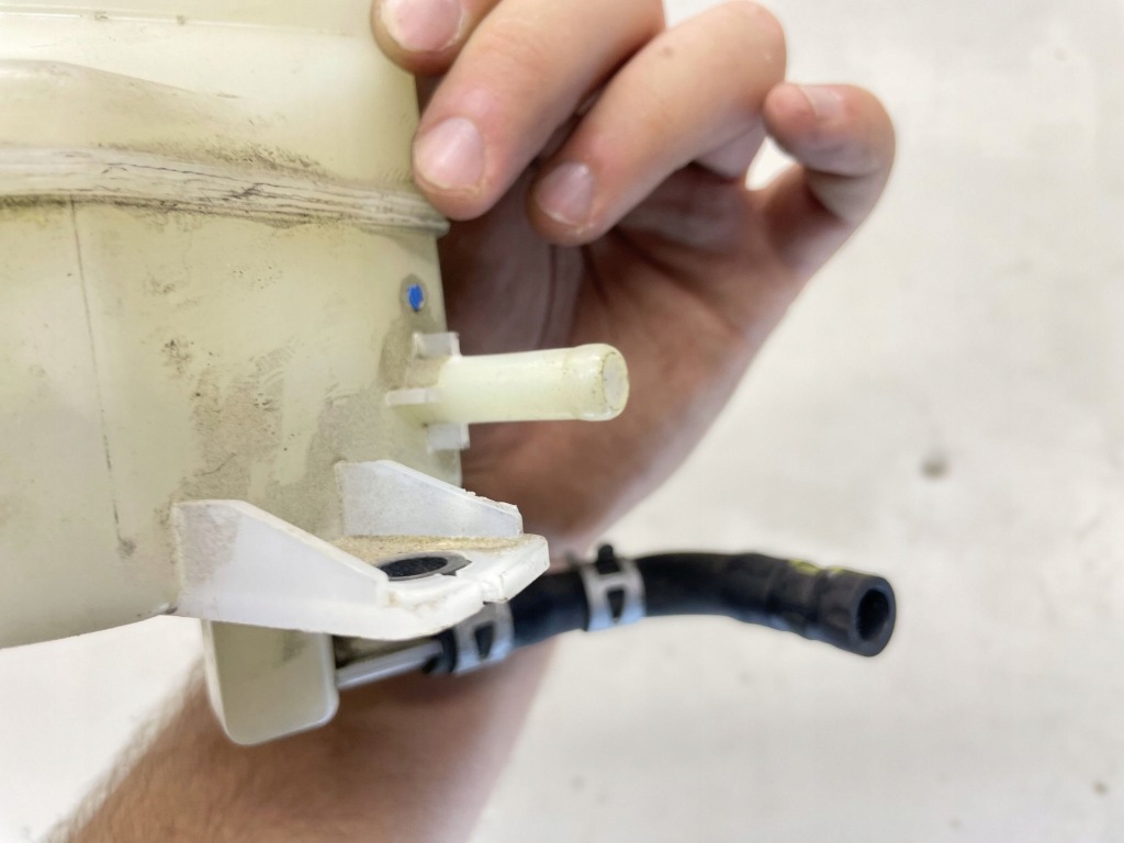 Бачок жидкость тормозной lexus es 300h 6th gen 4722033120 в Украине