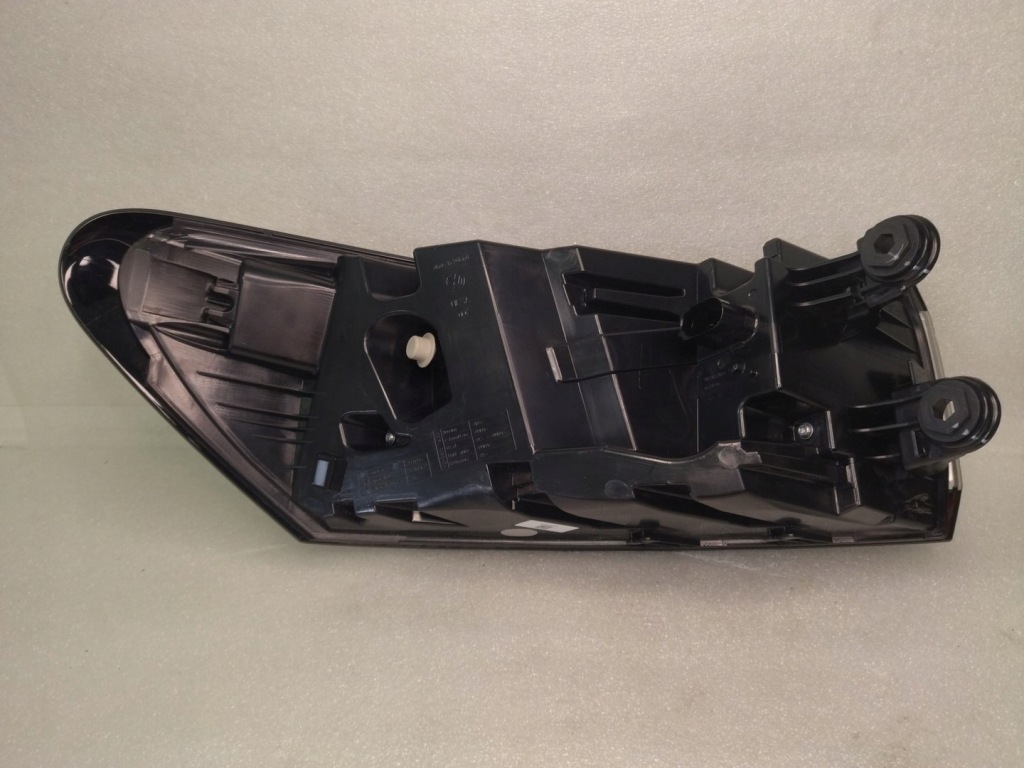 11a945208a оригінальна фара праві задні led vw id4 2021+ Доставка