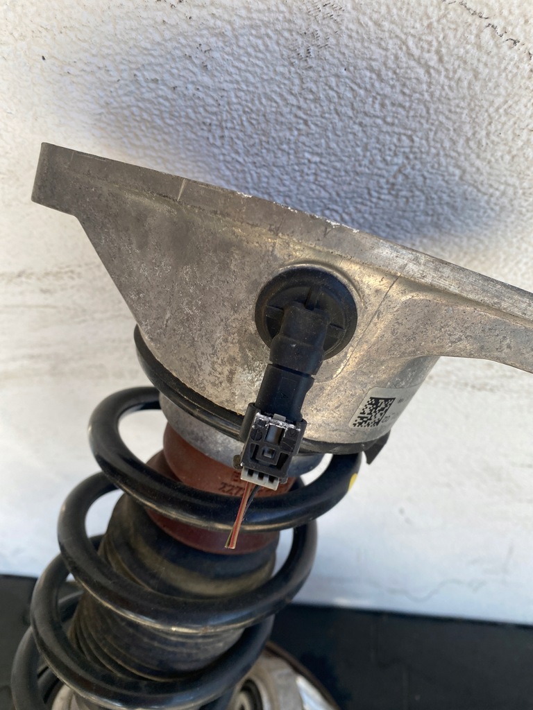 фото №13, Поворотний кулак амортизатор задня bmw i8