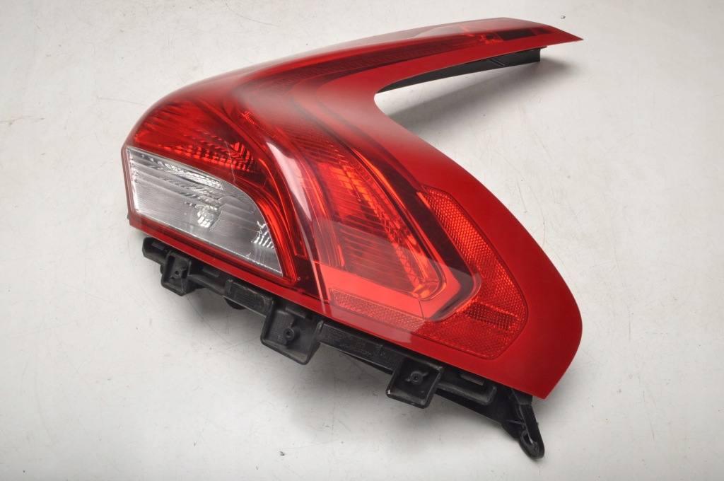 фото №1, Volvo v40 ii лампа правая задняя правый задняя 31395845
