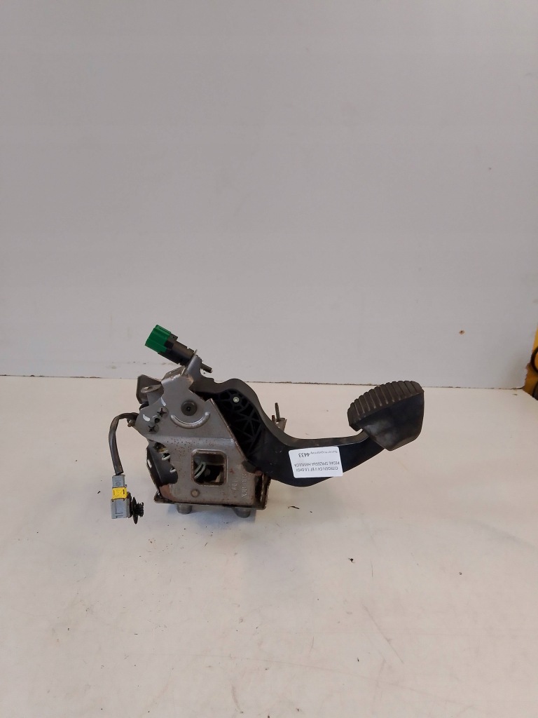 фото №2, Citroen c4 ii b7 педаль зчеплення гальма