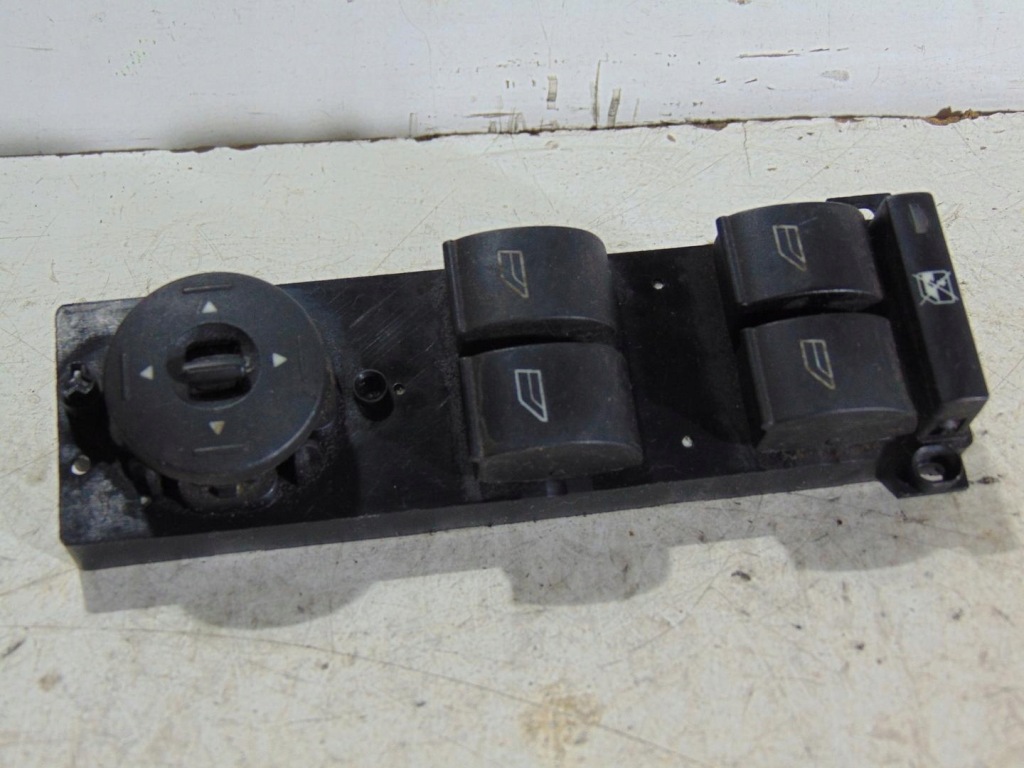 фото №1, Панель кнопки вікон дзеркал лівий перед 3 pin ford focus mk2