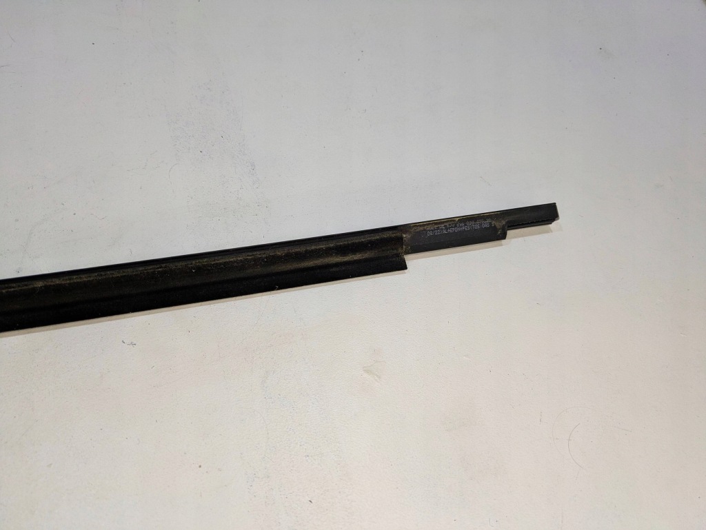 фото №9, Audi q4 sportback e-tron задня ліва гумовий прокладка двері 89a839475