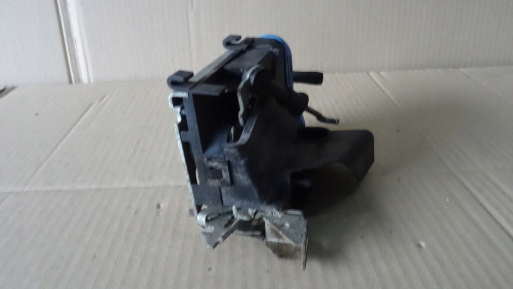 фото №4, Audi 100 c4 замок двері правий задня 4a0839016b