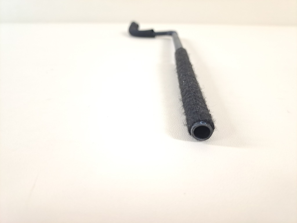 Opel corsa f 21r патрубок труба конденсат акумулятор Оригінал