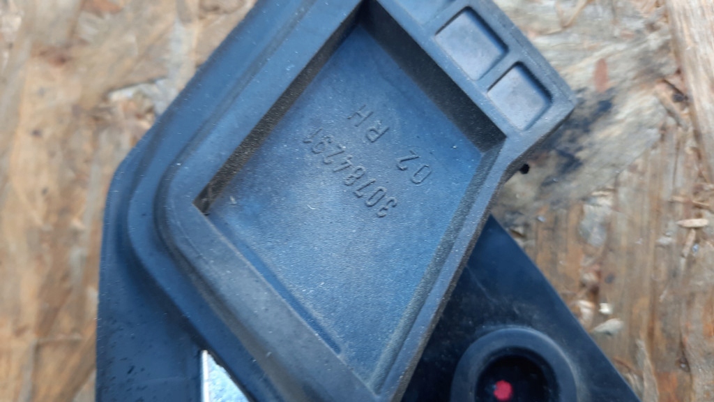 фото №16, Прокладка молдинг хром двері правий перед 30784291 volvo s80 v70 xc70 08-15r