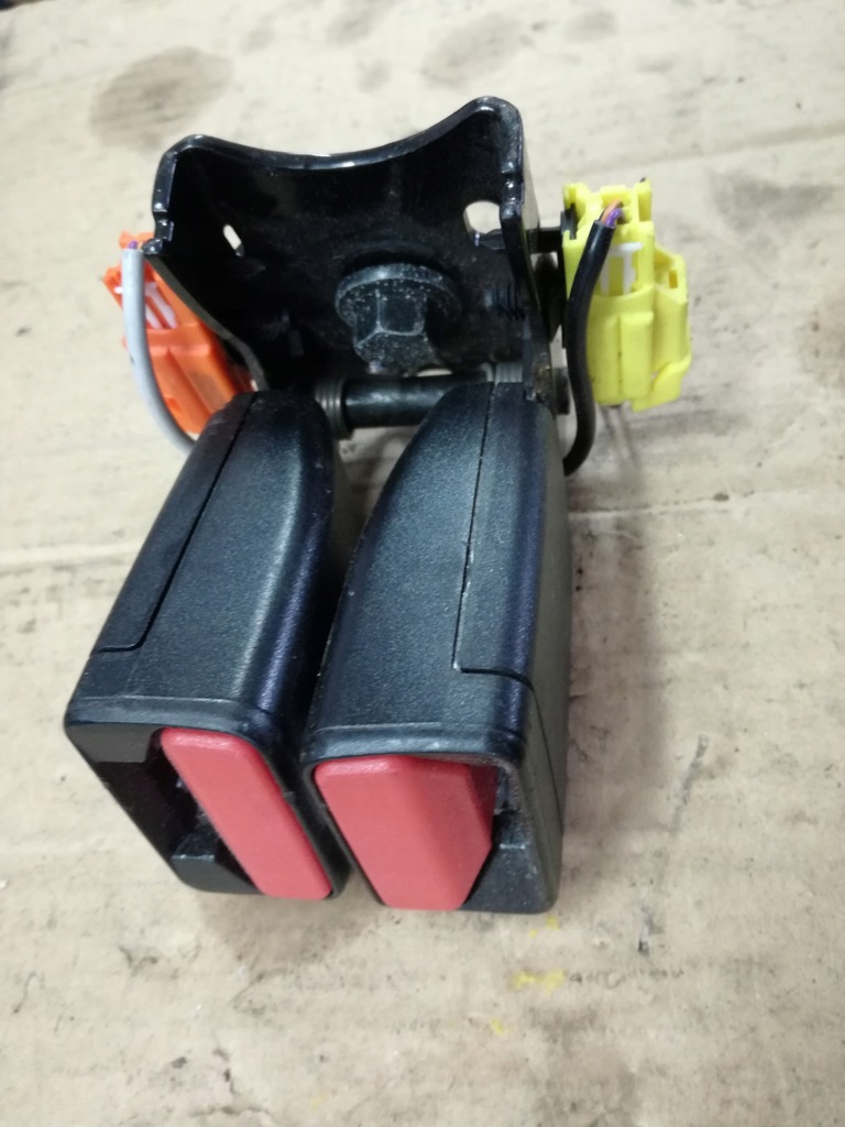 фото №1, Volvo v60 s60 ii клипса замок ремней задняя 31250658