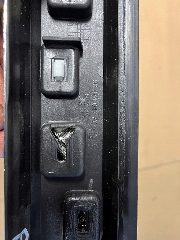 фото №7, Peugeot 2008 молдинг кровельная правая 9806404777