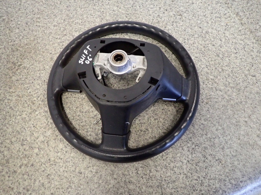 фото №5, Suzuki swift 04-10 воздуховод мультимедиа колесо