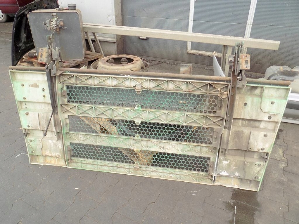 Scania 124l 03r капот решітка  решітка радіатора Київ