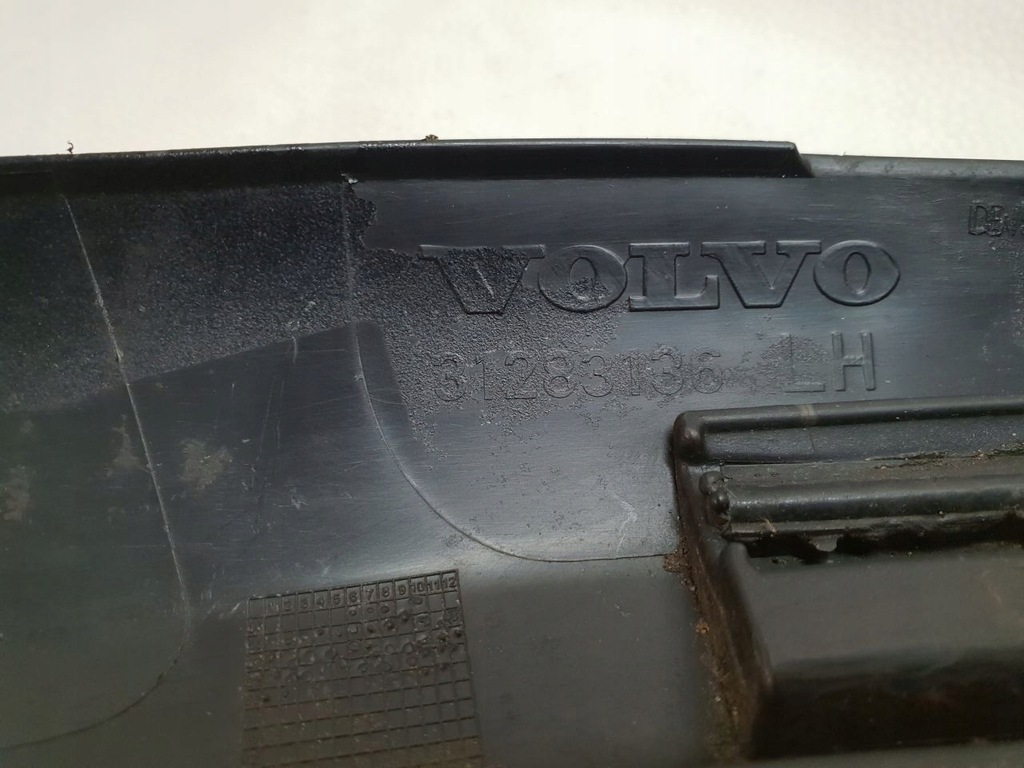 фото №13, Volvo c30 молдинг na крыло левый задняя 31283136