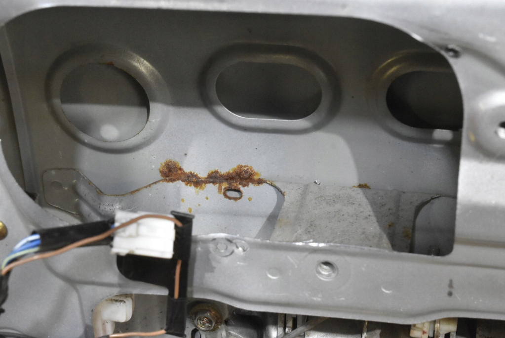 фото №16, Крышка багажника багажника задняя задняя серебристая mitsubishi outlander 1 i 01-08