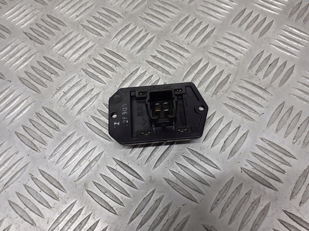 фото №1, Резистор резистор вентилятор toyota yaris verso