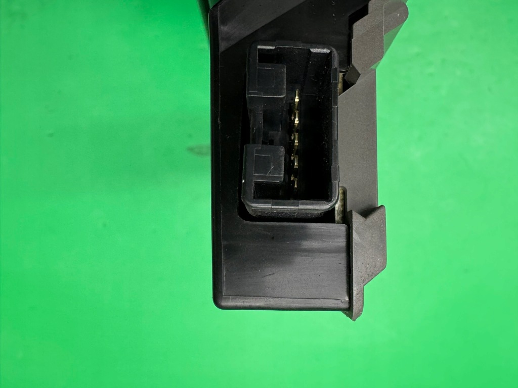 Шторка задня багажника штора ktc82008 64350-30050 lexus gs iii 05-12 Оригінал