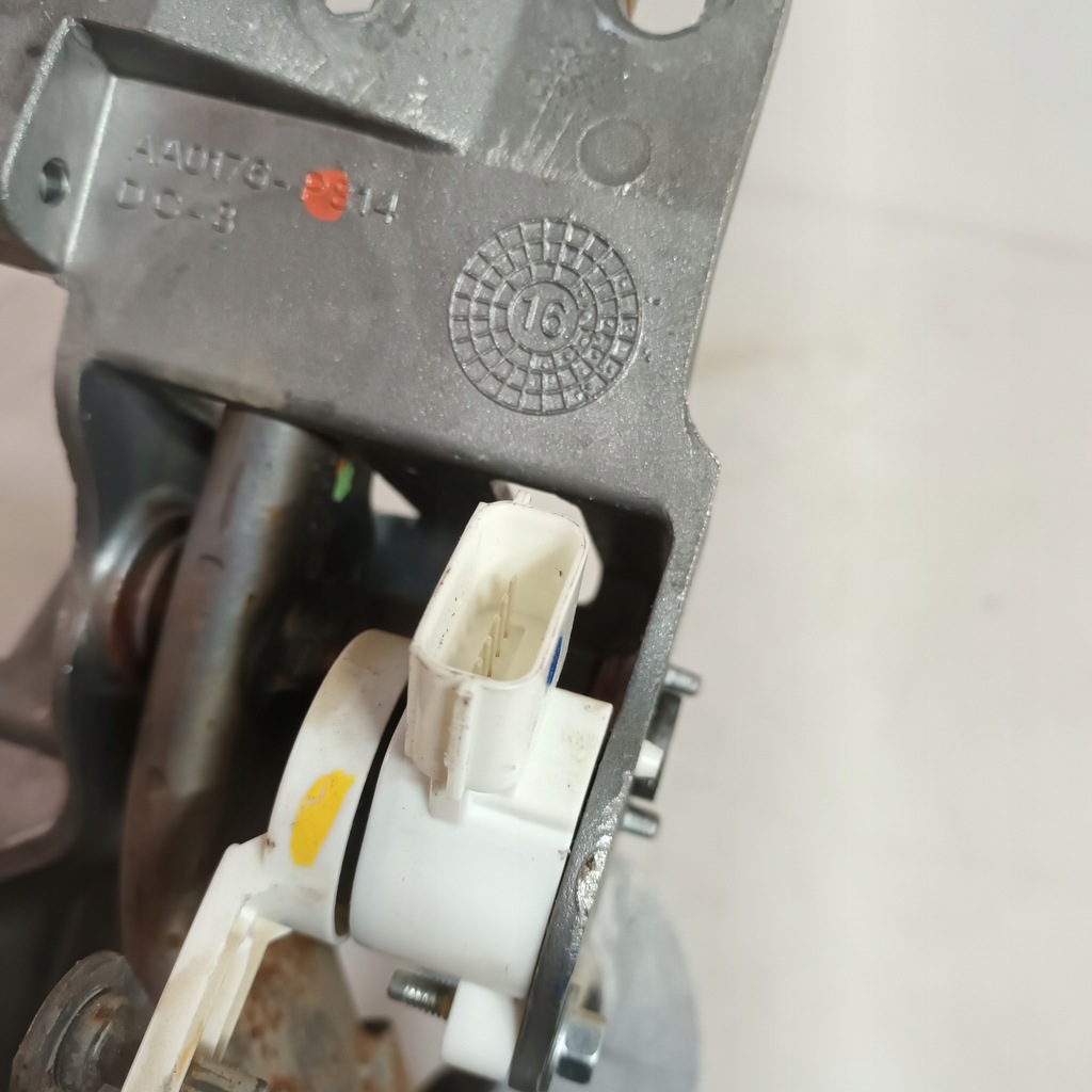 фото №10, Chevrolet camaro 16- педаль тормоза 84063727 usa