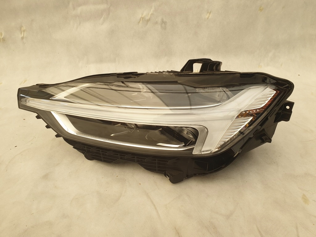 фото №1, Volvo xc60 ii лампа перед full led левая 31420417