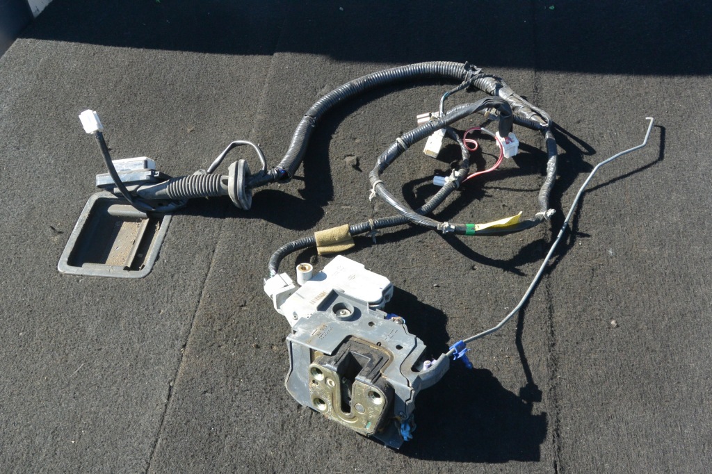 фото №1, Замок дверь жгут правый перед nissan maxima a33