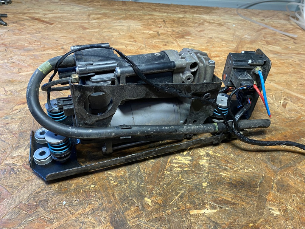 фото №1, Bmw f01 f07 f11 компрессор подвеска 6875176