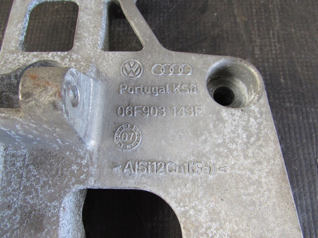 Кронштейн генератора 06f903143f vw golf v 1.6b 03-09 r. с Разборки