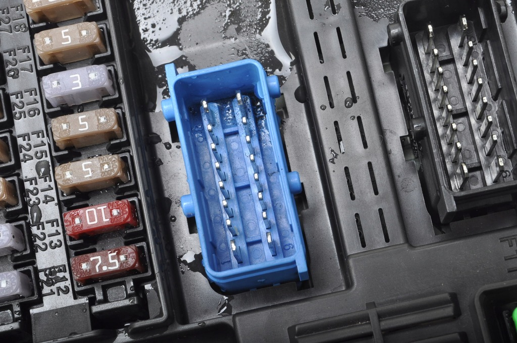 фото №8, Peugeot 5008 ii коробка предохранителей 9846483480