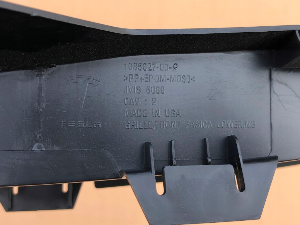 Решітка dół бампера передній 1085927-01-d 1085927-00-d tesla model 3 lift Оригінал