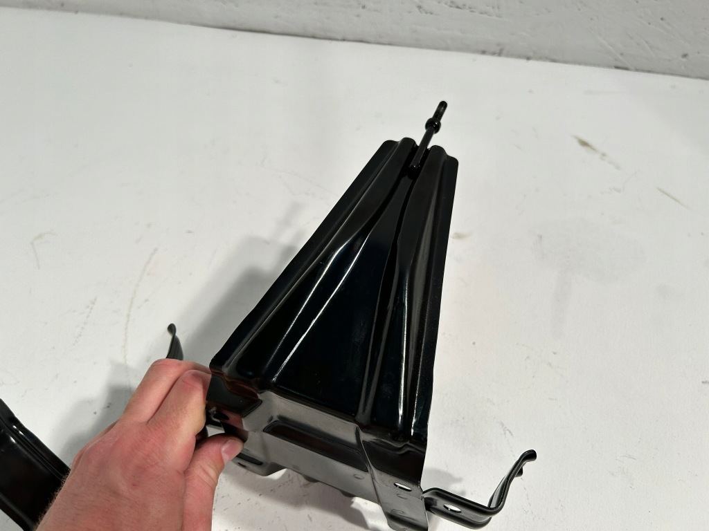 Auris 2 универсал гибрид основание кронштейн аккумулятор комплект Киев