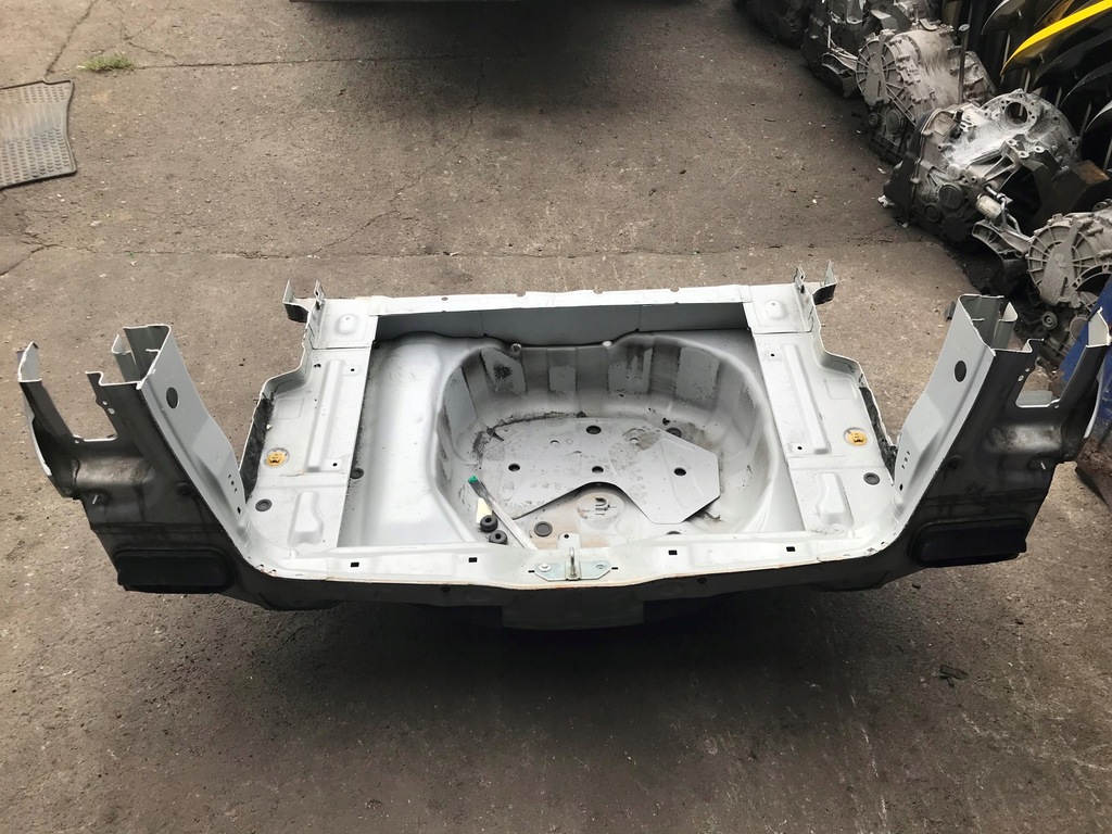 фото №2, Mercedes b klasa w245 pas пол багажника ćwiart