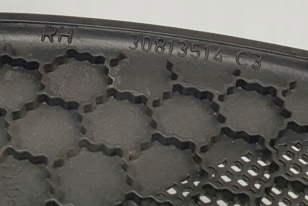 фото №3, Накладка динамика правый задняя volvo v40 i