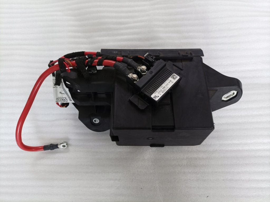 фото №1, Mercedes a45 w176 amg дополнительный аккумулятор