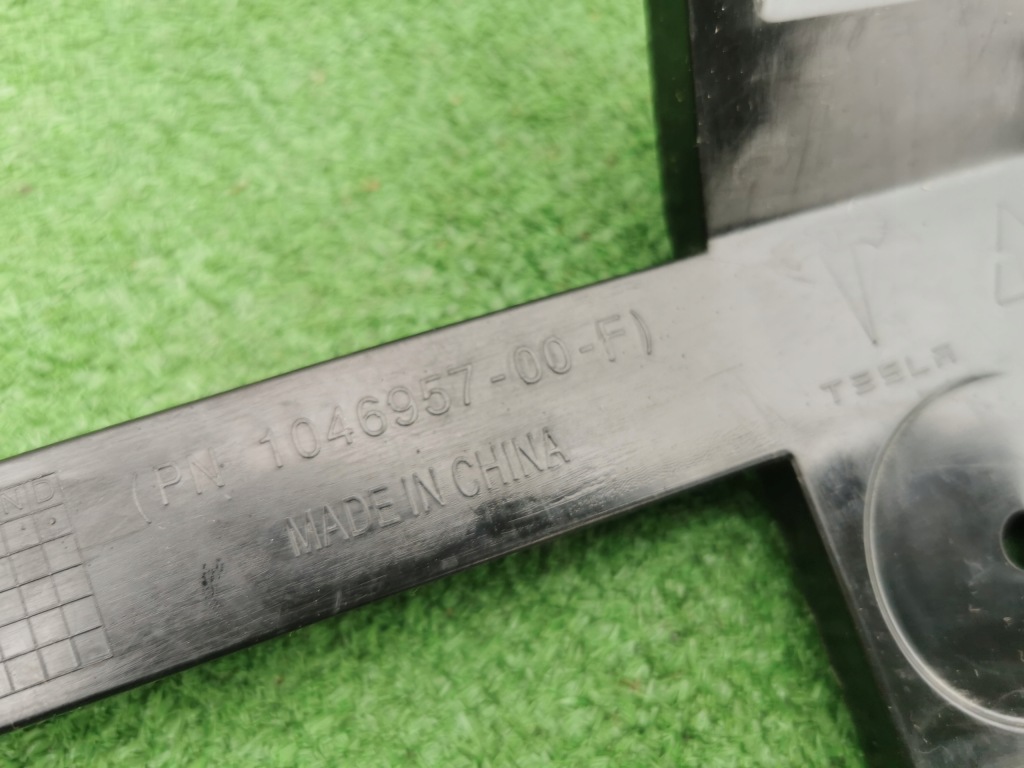 Tesla model x направляющая левый перед передний под фара передняя 1046957-00-f Недорого