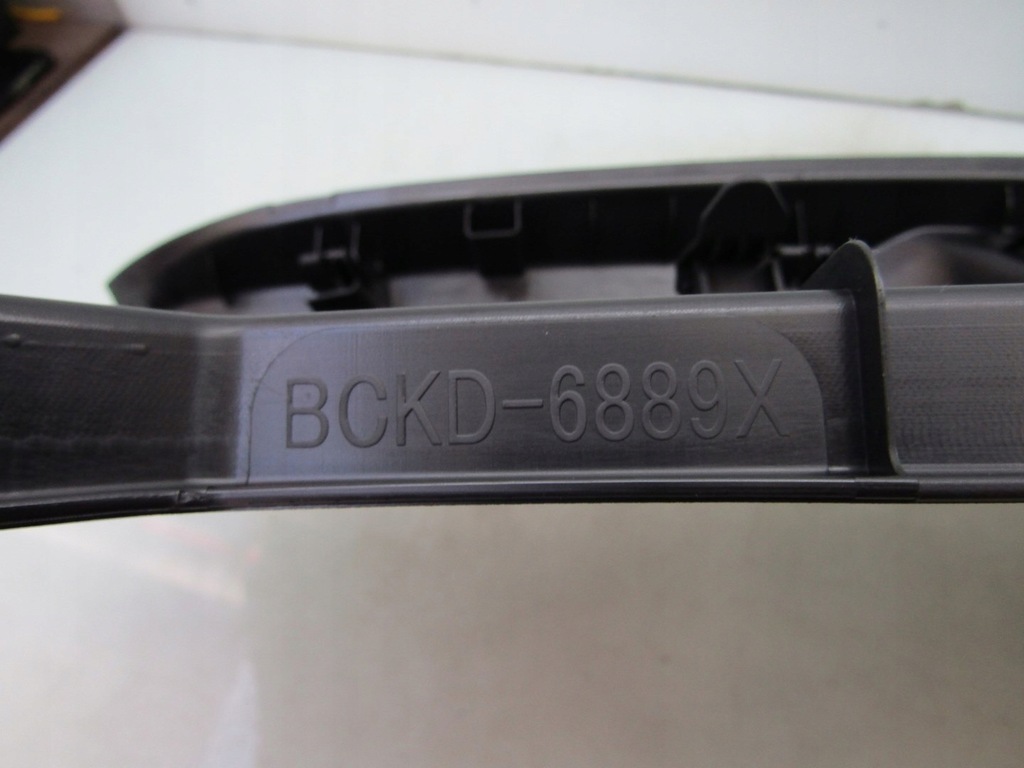 фото №7, Mazda 3 bp iv 23r защита багажника поперечина задняя заднего накладка bckd-6889x