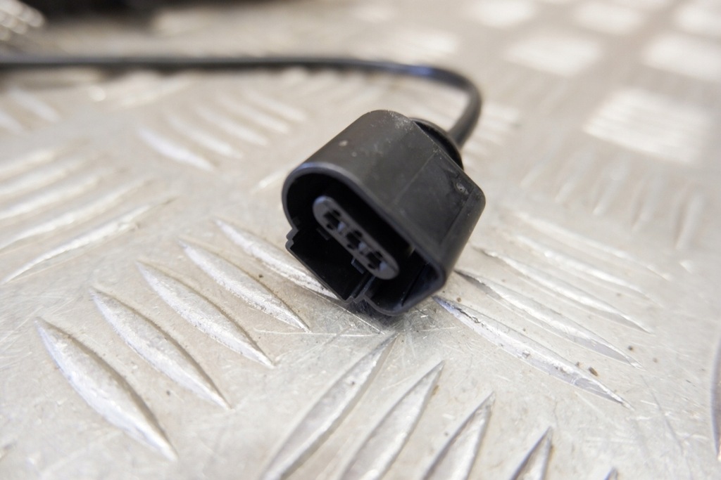 фото №8, Правий протитуманна фара задній vw id.3 e11 10c945702 electric 70kw 2020