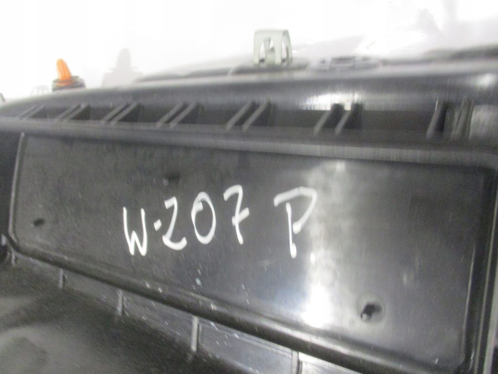 Купити Накладка обшивка оббивка багажника задній правий mercedes w207 a2076901425